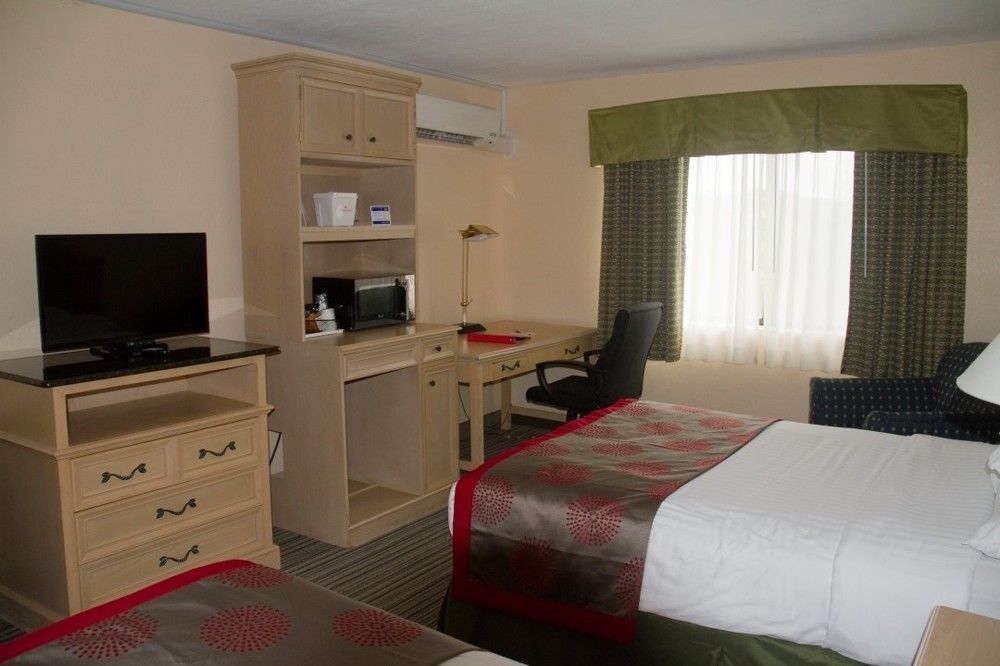 รามาดา บาย วินด์แฮม ไททัสวิลล์/เคนเนดี สเปซ เซ็นเตอร์ Hotel ภายนอก รูปภาพ