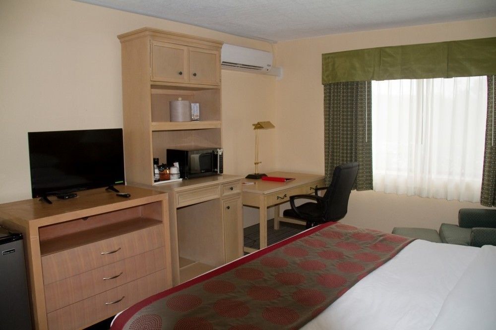 รามาดา บาย วินด์แฮม ไททัสวิลล์/เคนเนดี สเปซ เซ็นเตอร์ Hotel ภายนอก รูปภาพ