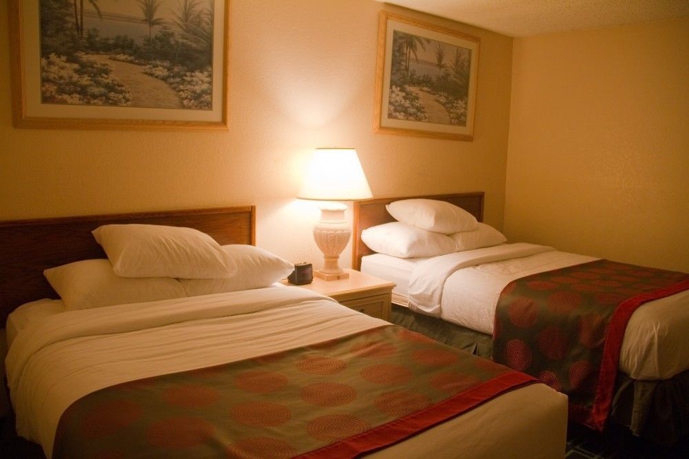 รามาดา บาย วินด์แฮม ไททัสวิลล์/เคนเนดี สเปซ เซ็นเตอร์ Hotel ภายนอก รูปภาพ