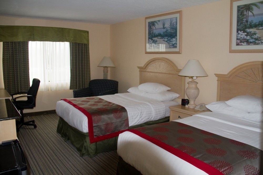 รามาดา บาย วินด์แฮม ไททัสวิลล์/เคนเนดี สเปซ เซ็นเตอร์ Hotel ภายนอก รูปภาพ