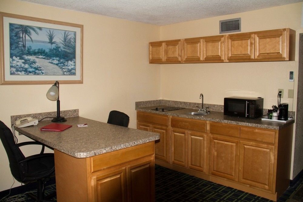 รามาดา บาย วินด์แฮม ไททัสวิลล์/เคนเนดี สเปซ เซ็นเตอร์ Hotel ภายนอก รูปภาพ